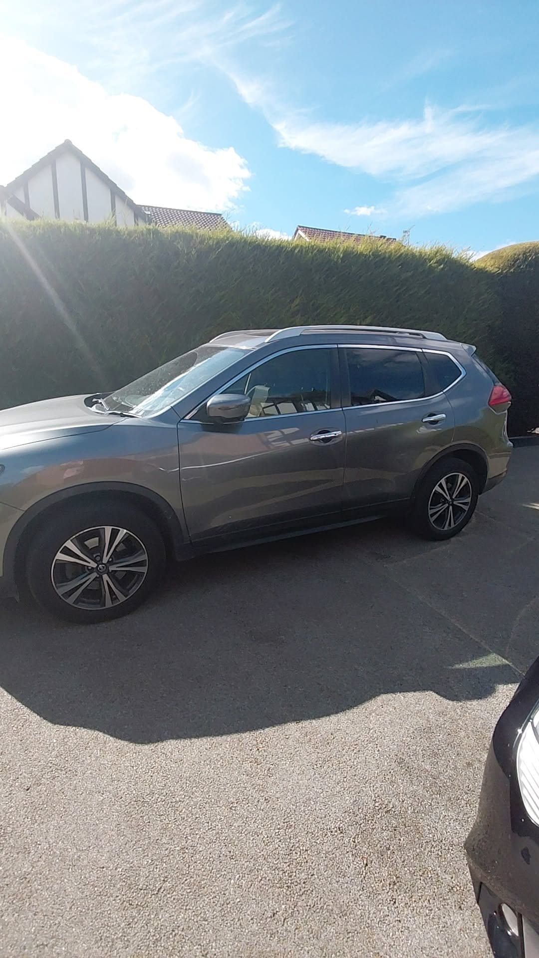 Side of the washed Nissan X-Trail on the driveway, alloys clean